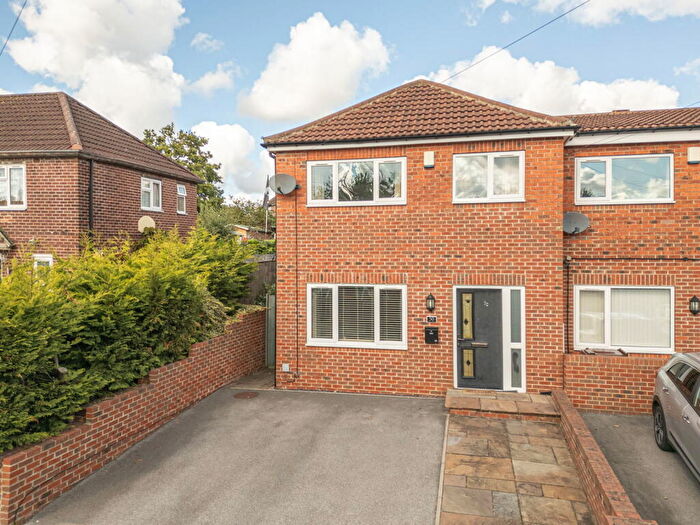 3 Bedroom Semi-Detached House For Sale In Birch Grove, Kippax, Leeds, LS25
