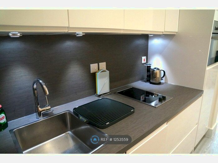 1 Bedroom Flat To Rent In Station Road, Gerrards Cross SL9