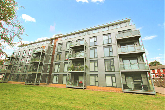 2 Bedroom Flat To Rent In Newsom Place, St Albans, AL1