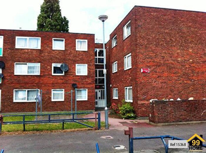 4 Bedroom Flat For Sale In Cowbridge Lane, Barking, London Borough Of And Dagenham, IG11