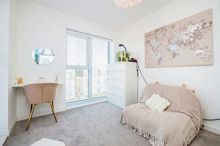 2 Bedroom Flat For Sale In Dol Glaswg, Capel Llanilltern, Cardiff, CF5