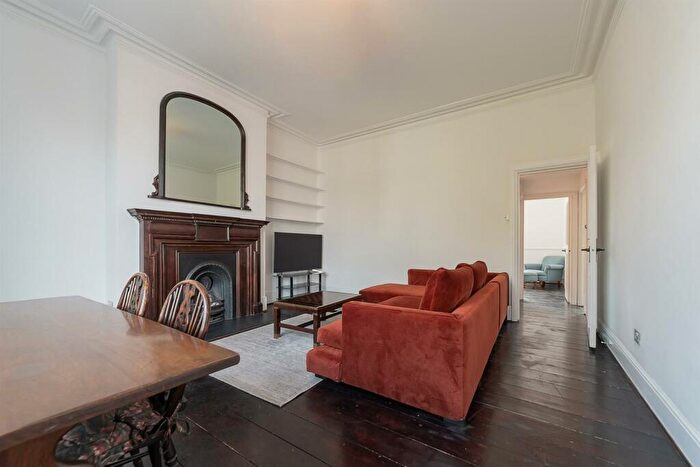 2 Bedroom Apartment For Sale In The Avenue, Queens Park, NW6