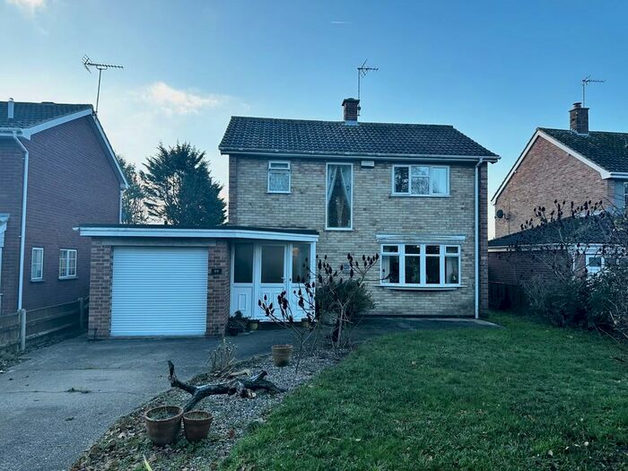 3 Bedroom Detached House To Rent In Normanston Drive, Lowestoft, NR32