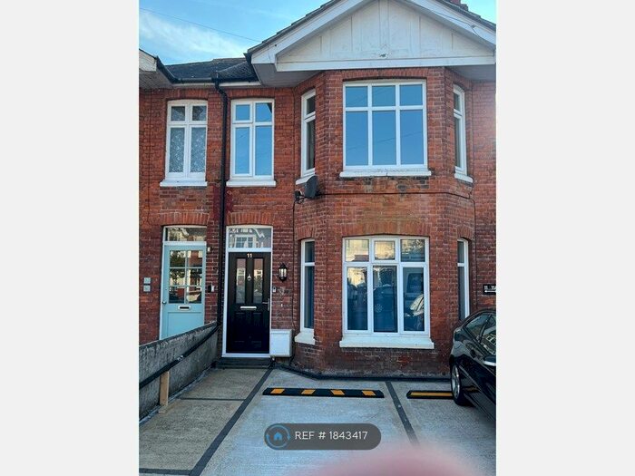 2 Bedroom Flat To Rent In Valencia Road, Worthing, BN11