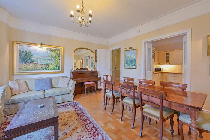 3 Bedroom Flat To Rent In Beaufort Street, Chelsea, London, SW3