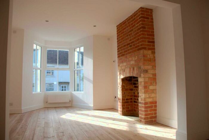 3 Bedroom Terraced House To Rent In London Road, Calne, SN11