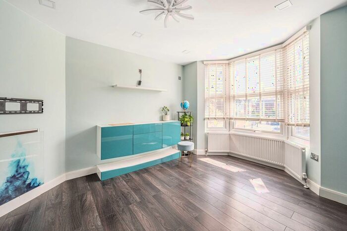 3 Bedroom Maisonette To Rent In Grange Avenue, North Finchley, London, N12