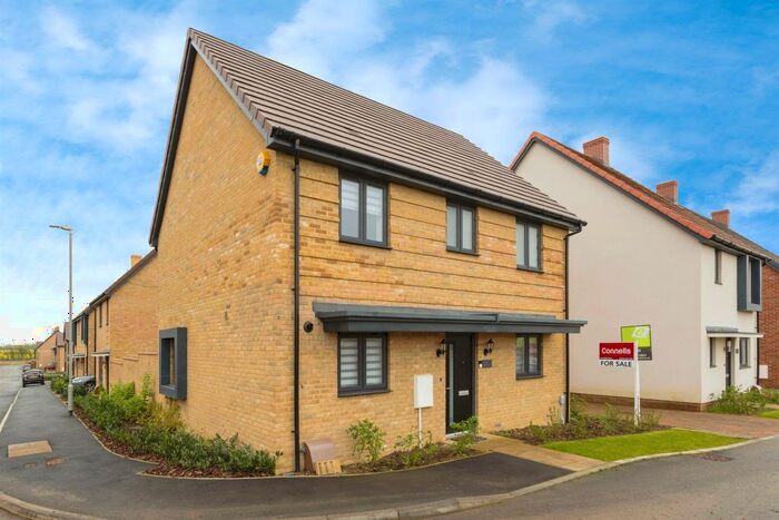 3 Bedroom Detached House For Sale In Saddleback Close, Kingsnorth, Ashford, TN25