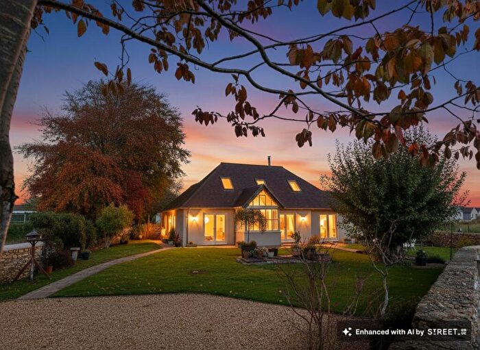 4 Bedroom Property For Sale In Tobacconist Road, Minchinhampton, GL6