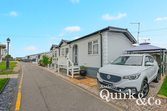 2 Bedroom Mobile/park Home For Sale In Lower Dunton Road, Brentwood, CM13