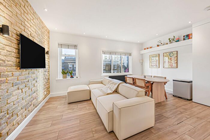 2 Bedroom Maisonette To Rent In Queenstown Road, London, SW8