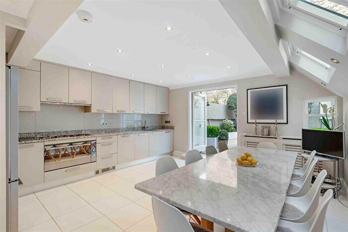 4 Bedroom Terraced House For Sale In Bovingdon Road, London, SW6