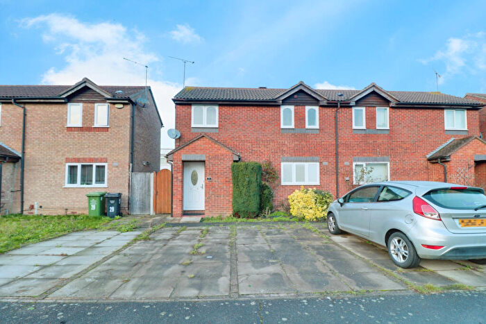 2 Bedroom End Of Terrace House To Rent In Uxbridge Close, Wickford, SS11