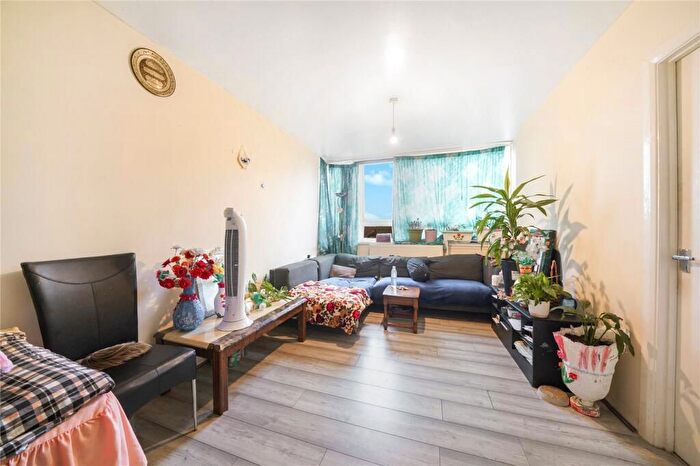 1 Bedroom Flat For Sale In Baldry Gardens, London, SW16