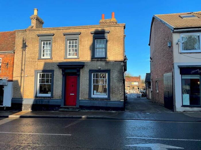 1 Bedroom Studio Flat To Rent In High Street, Biggleswade, SG18