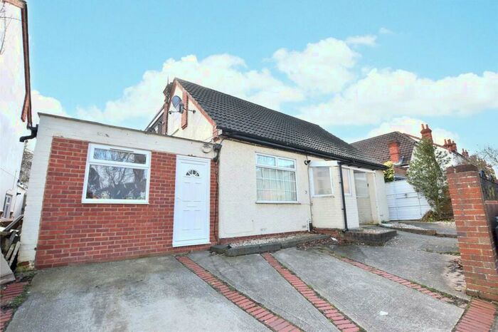 3 Bedroom Apartment To Rent In Craig Avenue, Reading, Berkshire, RG30