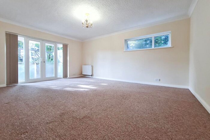 2 Bedroom Flat To Rent In Hale Lane, Edgware, HA8