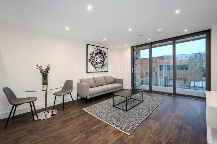 1 Bedroom Flat To Rent In Kempton House, High Street, Staines-Upon-Thames, TW18