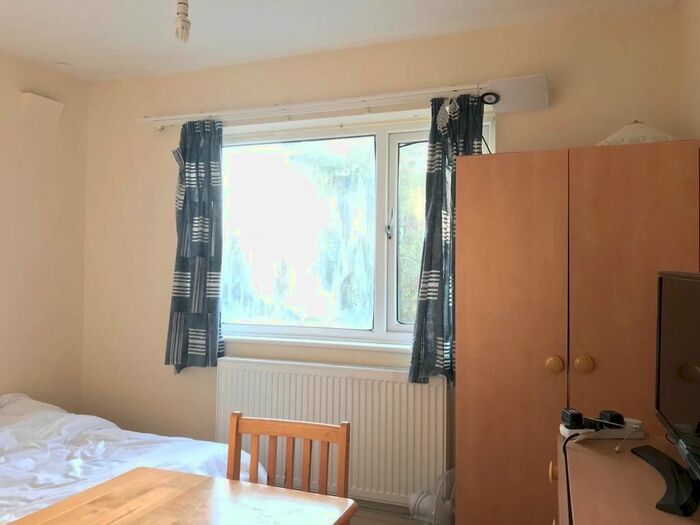 2 Bedroom Maisonette To Rent In Birkbeck Way, Greenford, Greater London, UB6