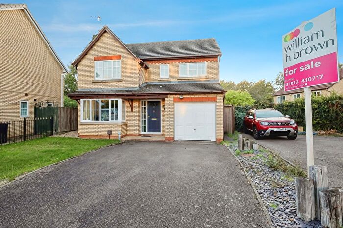 4 Bedroom Detached House For Sale In Fitzwilliam Leys, Higham Ferrers, NN10