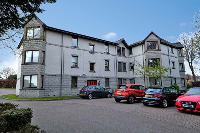 2 Bedroom Flat To Rent In Viewfield Court, Top Floor, AB15