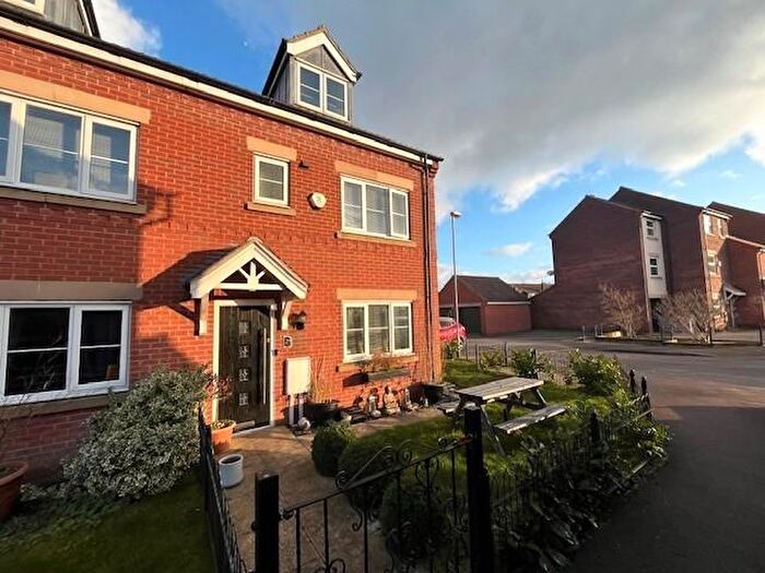 3 Bedroom End Of Terrace House For Sale In Bramley Way, Misterton, DN10