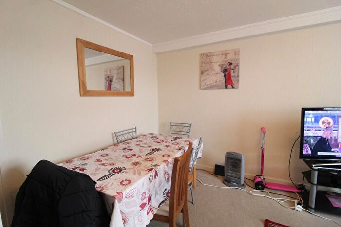 2 Bedroom Apartment To Rent In Camden House, Marlowes, Hemel Hempstead, Hertfordshire, HP1