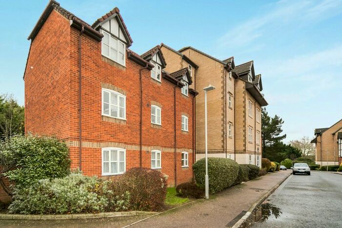 2 Bedroom Flat To Rent In Rembrandt Way, Reading, RG1