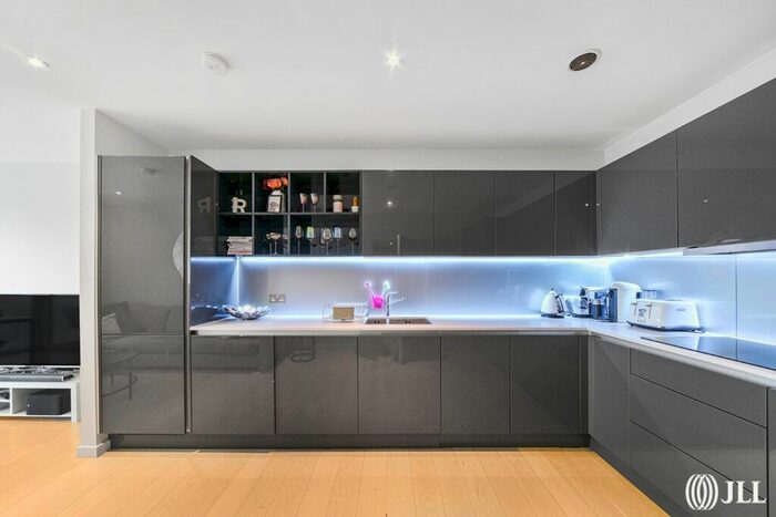 3 Bedroom Flat To Rent In Glasshouse Gardens, London, E20