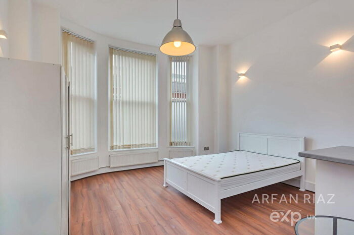 Studio To Rent In Finchley Road, Hampstead, London, NW3