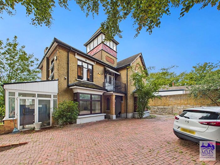 6 Bedroom Detached House For Sale In London Road, Strood, Rochester, ME2