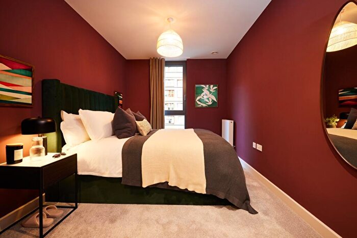 3 Bedroom Apartment To Rent In Hove Central, Boulevard Place Brighton, BN3