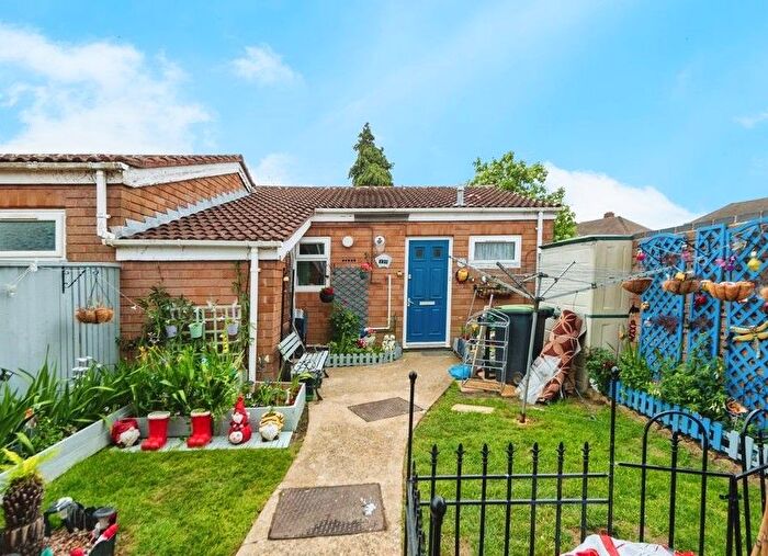 1 Bedroom Semi-detached Bungalow For Sale In James Close, Gosport, PO13