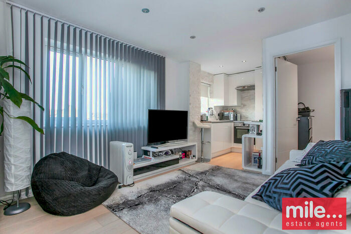 1 Bedroom Flat To Rent In Albany Court, Hammersmith & Fulham, NW10