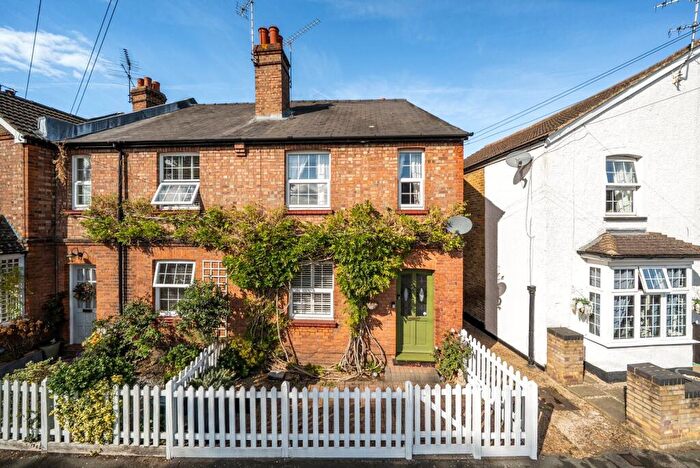 3 Bedroom Semi Detached House To Rent In Binfield Road, Byfleet, KT14