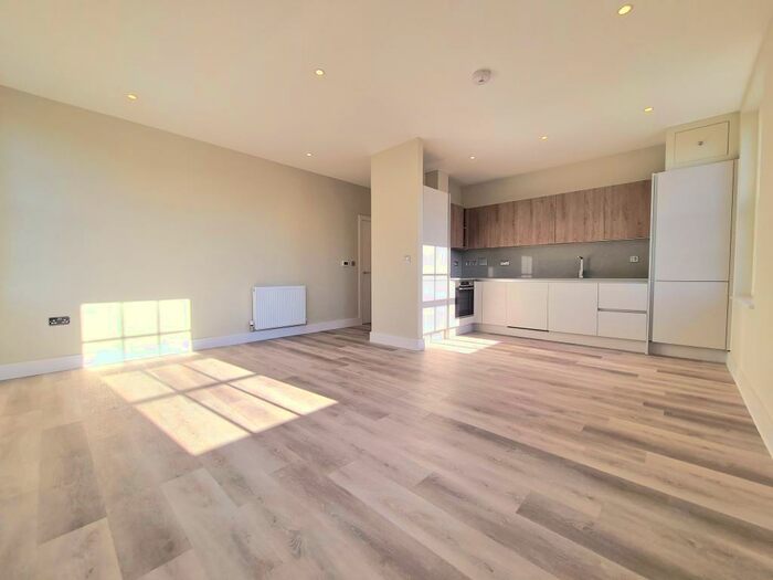 2 Bedroom Flat To Rent In Triumph House, Orpington, BR6