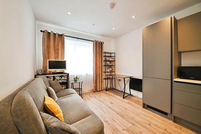 1 Bedroom Flat For Sale In Cherry Tree Road, Watford, WD24