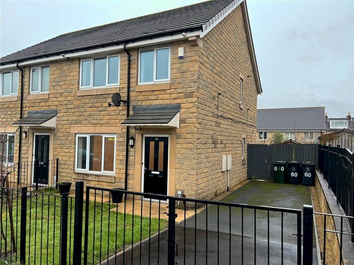 3 Bedroom Semi-Detached House To Rent In Trenton Drive, Bradford, West Yorkshire, BD8