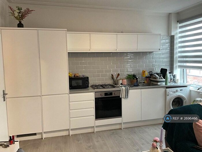 1 Bedroom Flat To Rent In Roman Place, Leeds, LS8