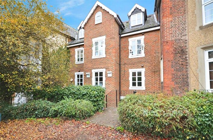 2 Bedroom Flat To Rent In Upton Park, Slough, SL1