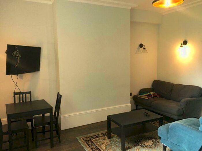 3 Bedroom Detached House To Rent In Queen Square, Leeds, West Yorkshire, LS2