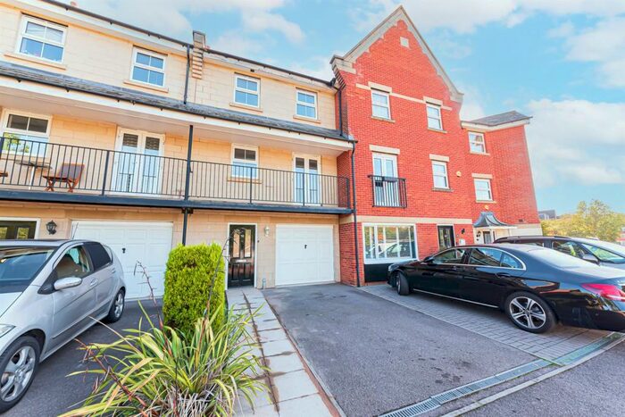3 Bedroom Town House To Rent In Aphelion Way, Shinfield Park, Shinfield, RG2