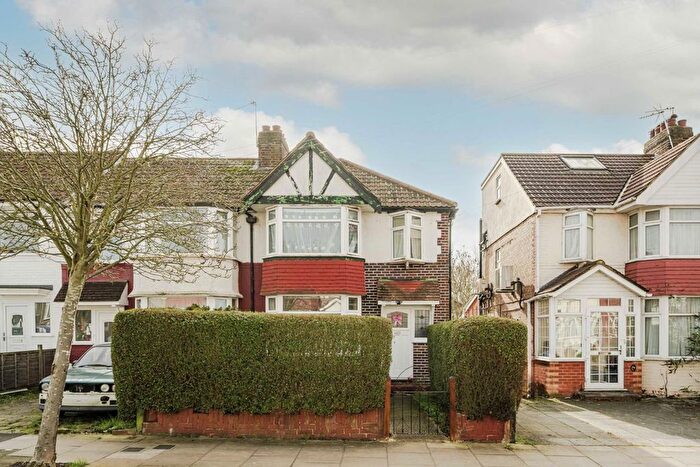 3 Bedroom End Terrace House For Sale In Coniston Avenue, Ealing, UB6