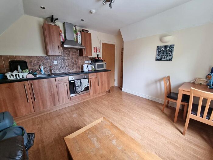 2 Bedroom Flat To Rent In Richmond Road, Roath, Cardiff, CF24