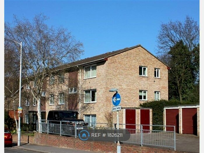 2 Bedroom Flat To Rent In Valery Court, Croydon, CR0