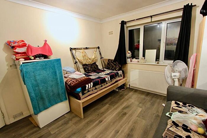 2 Bedroom Flat To Rent In Riverside Gardens, Wembley, HA0