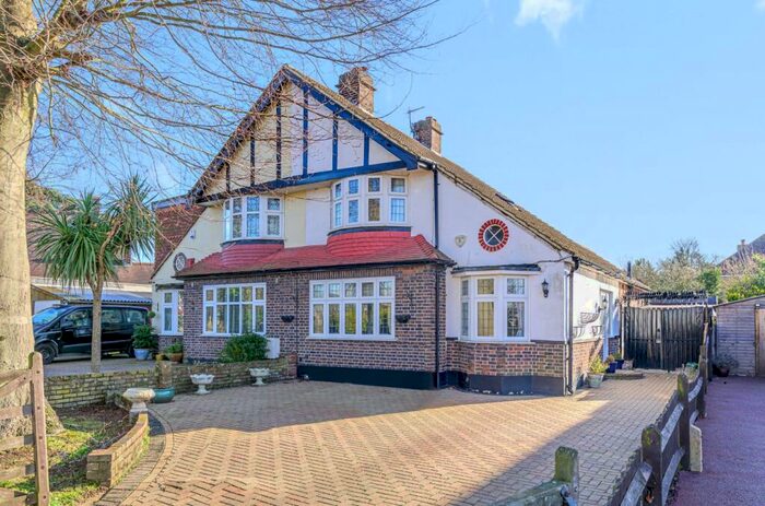 3 Bedroom Semi-Detached House To Rent In Park Avenue Orpington, BR6