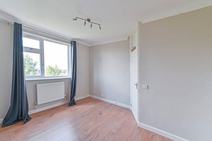 1 Bedroom Flat To Rent In Grange Road, Upper Norwood, London, SE25