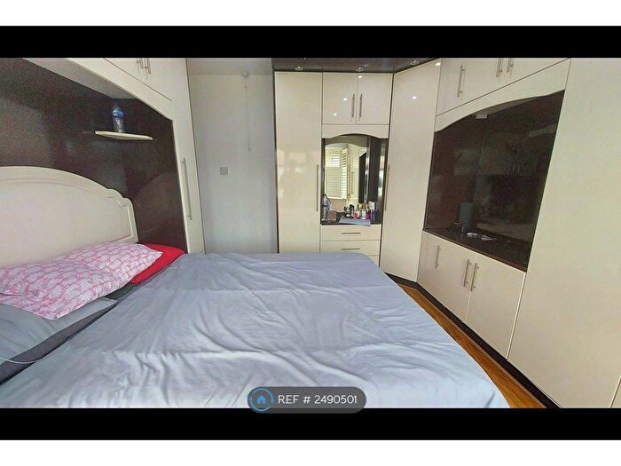 4 Bedroom Semi-Detached House To Rent In St. Davids Drive, Edgware, HA8