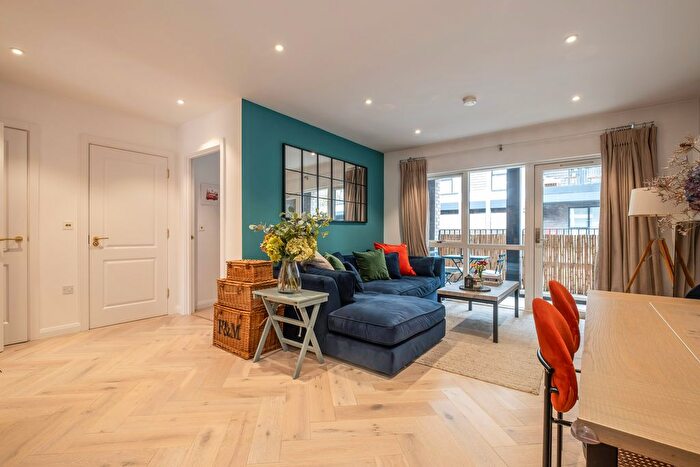 2 Bedroom Flat For Sale In Ravensbury Terrace, London, SW18